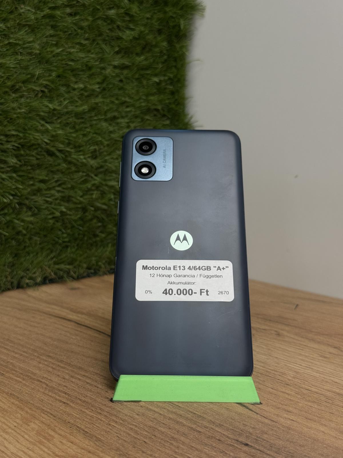 Motorola E13 Kártyafüggetlen 64 GB, 12 hó garancia