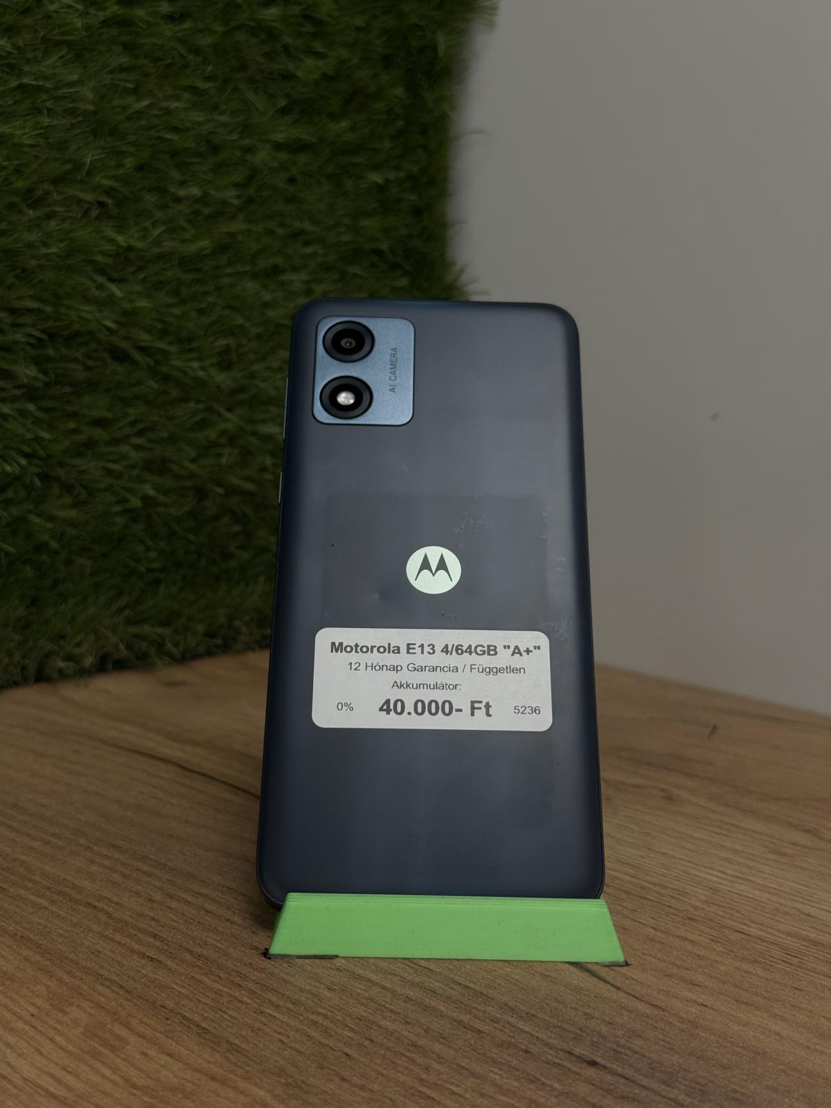 Motorola E13 Kártyafüggetlen 64 GB, 12 hó garancia