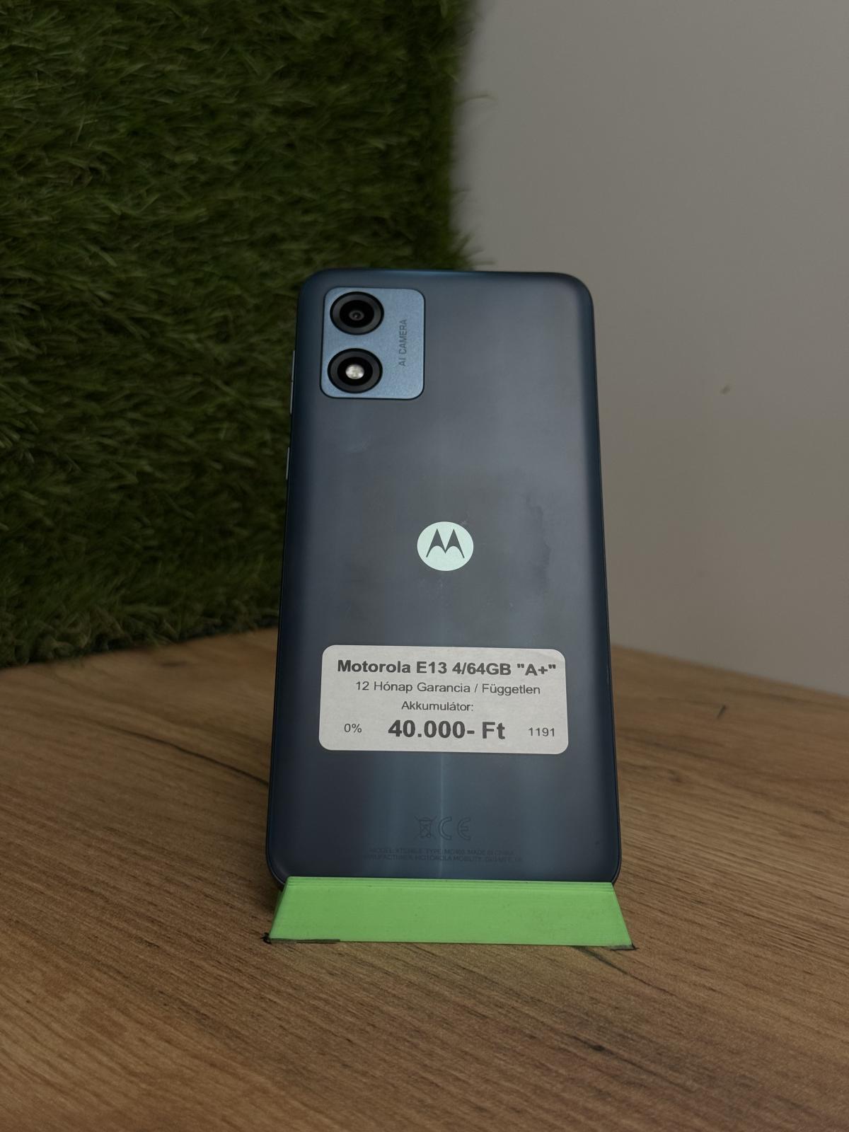 Motorola E13 Kártyafüggetlen 64 GB, 12 hó garancia